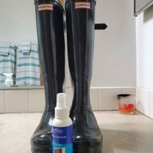 Black hunter boots